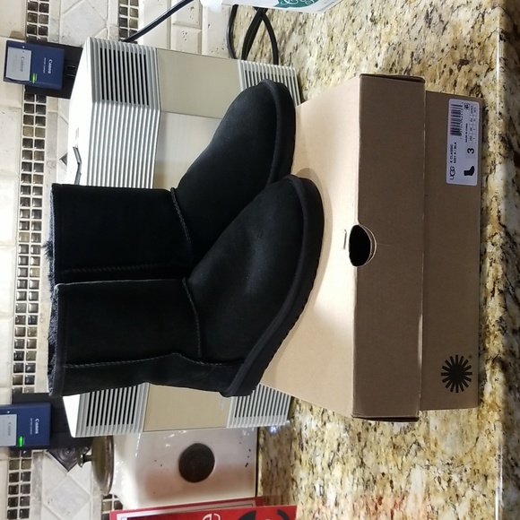 Ugg Classic boots - Picture 1 of 7